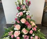 Stående Dekoration med rosor, lejongap, prärieklocka  Nr 36